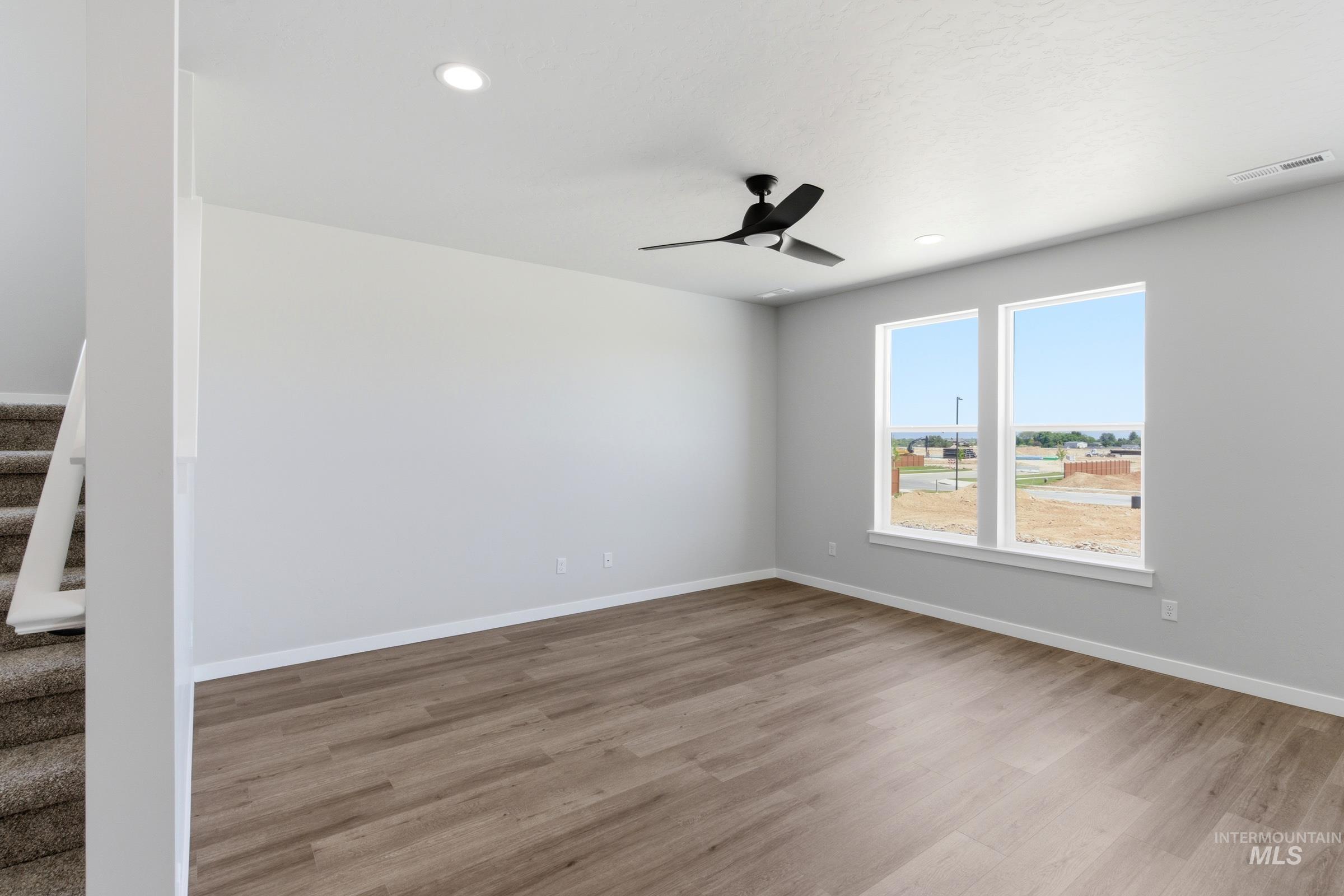 2081 S Summerson Way Property Photo 8