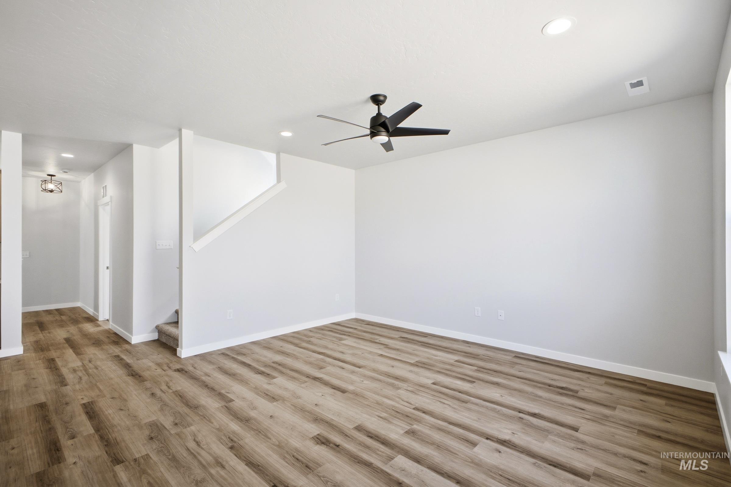 2081 S Summerson Way Property Photo 9