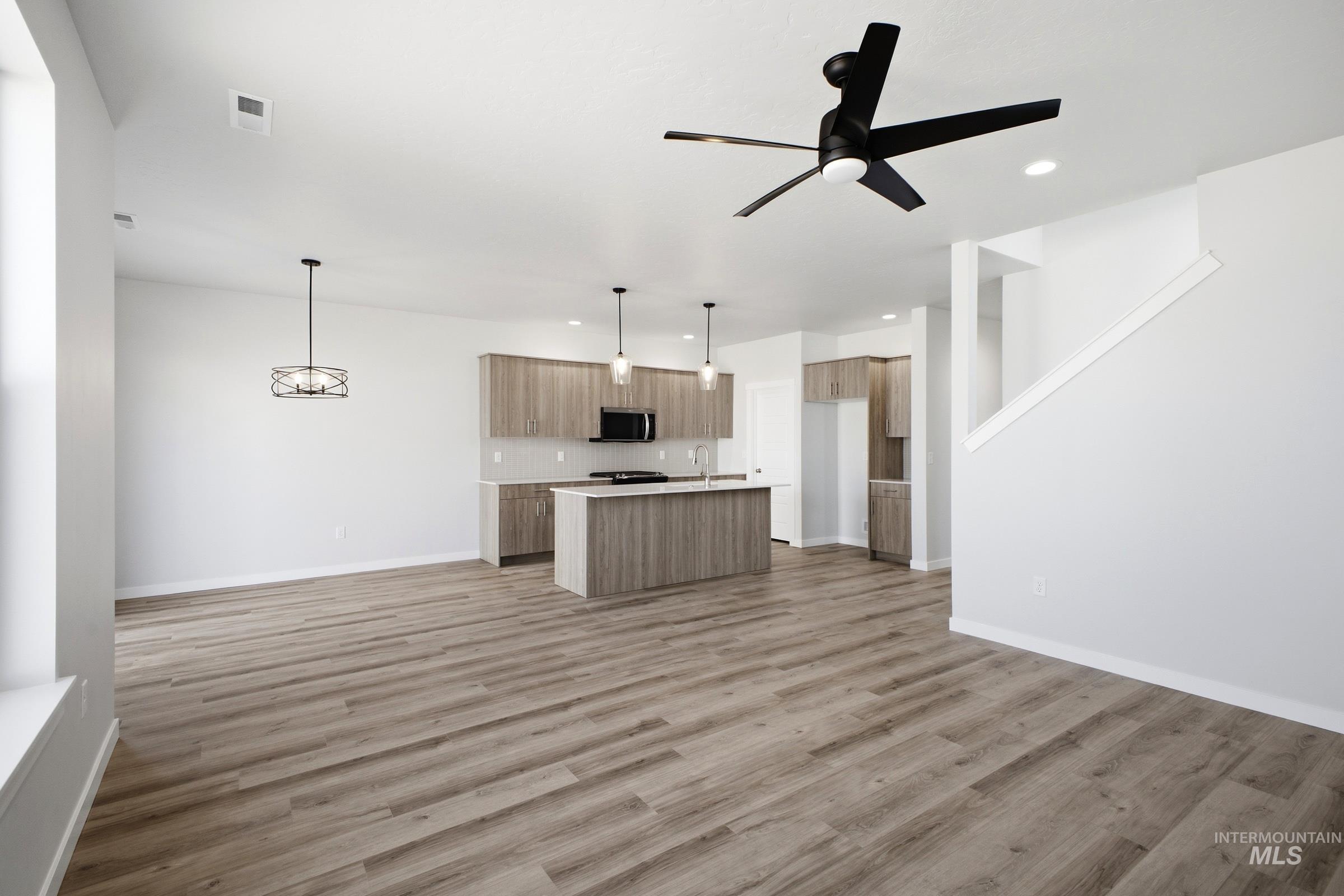 2081 S Summerson Way Property Photo 10