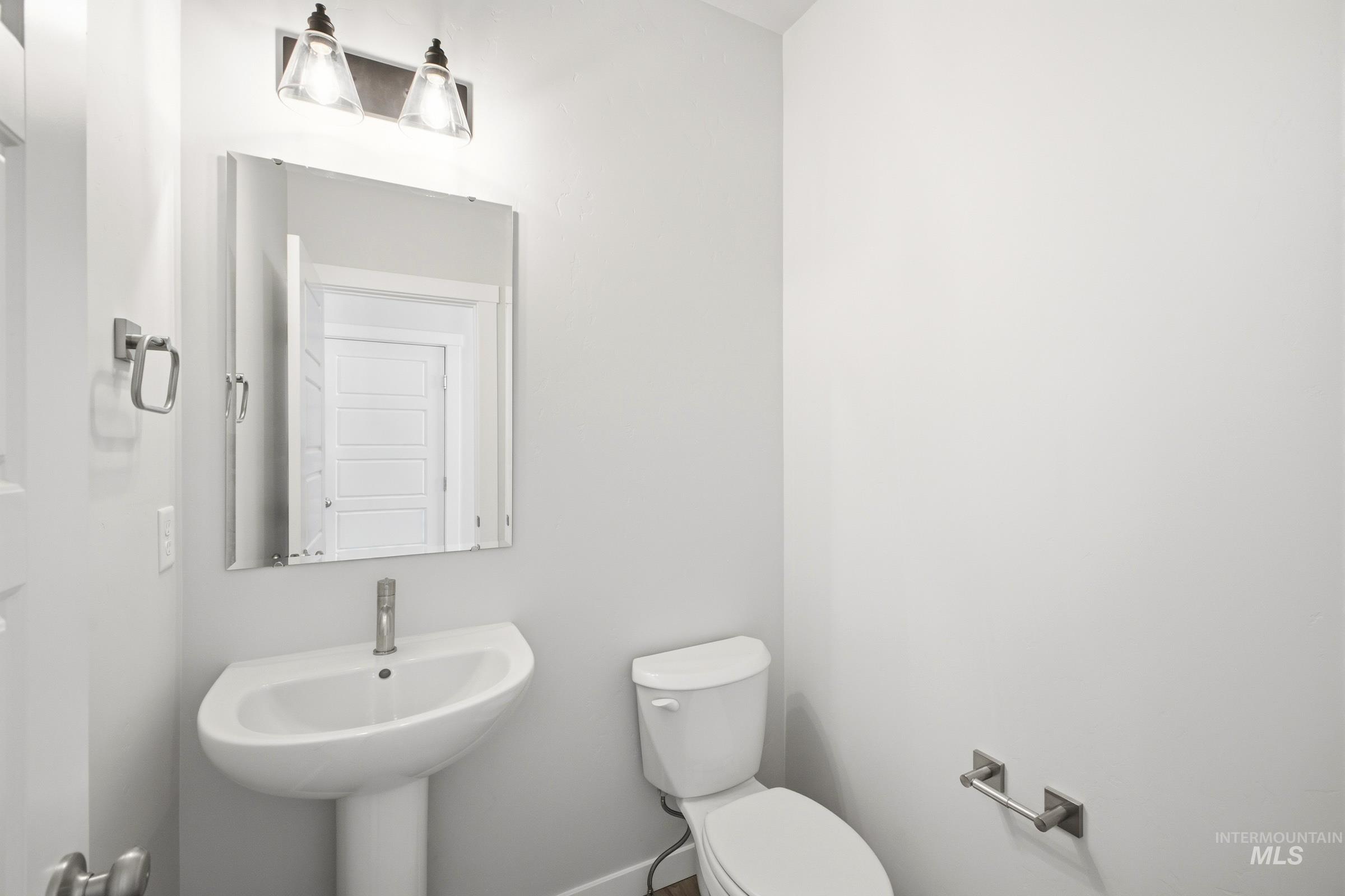 2081 S Summerson Way Property Photo 13