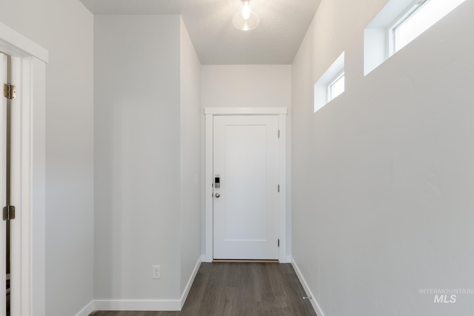 2095 S Summerson Way Property Photo 2