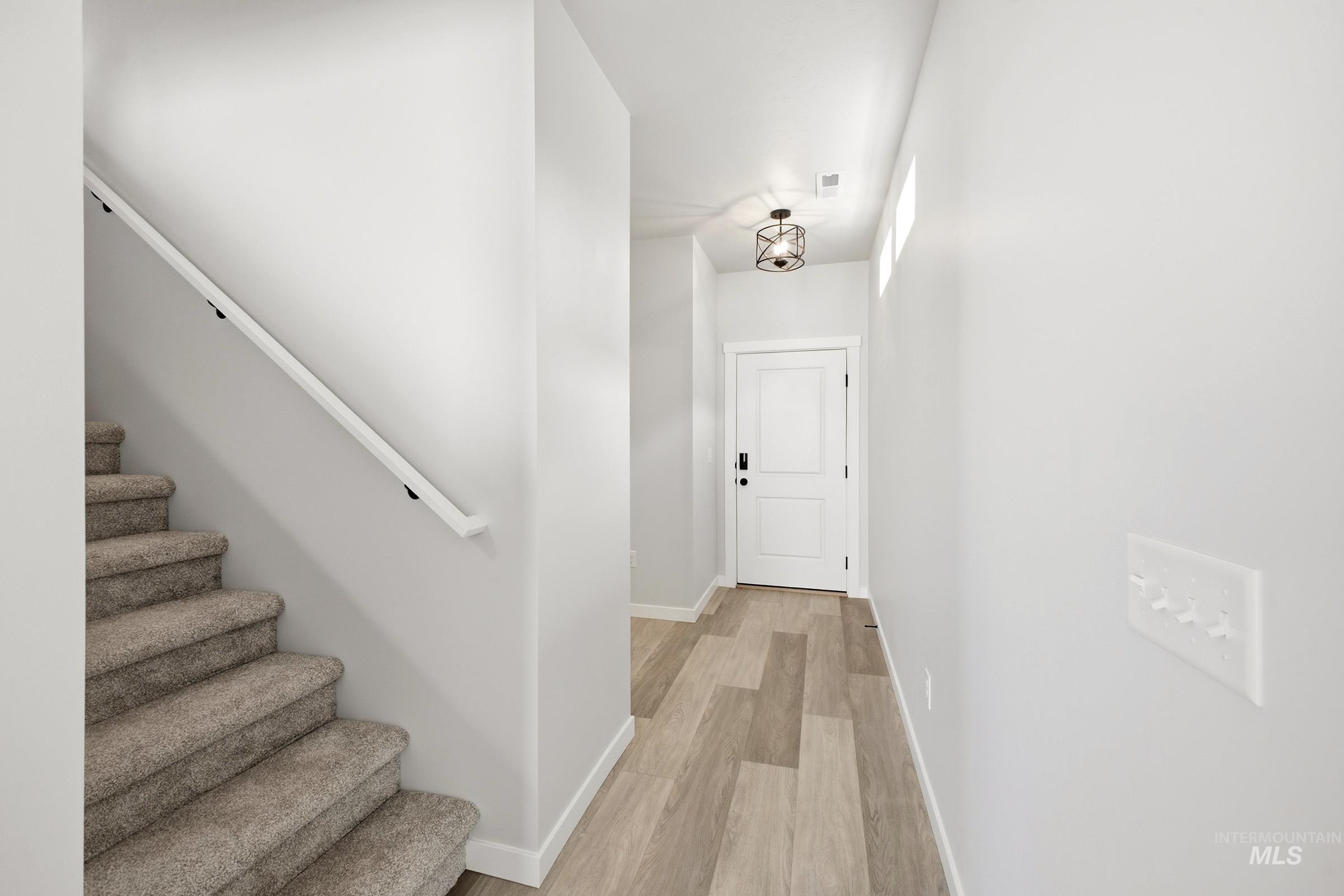 2095 S Summerson Way Property Photo 2