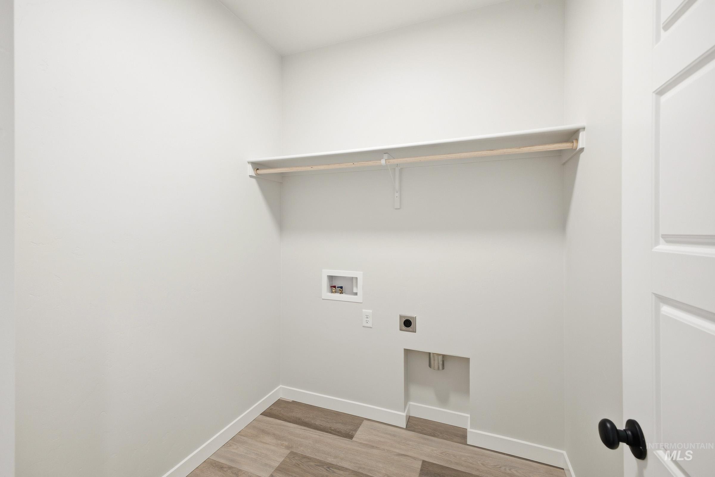 2095 S Summerson Way Property Photo 6