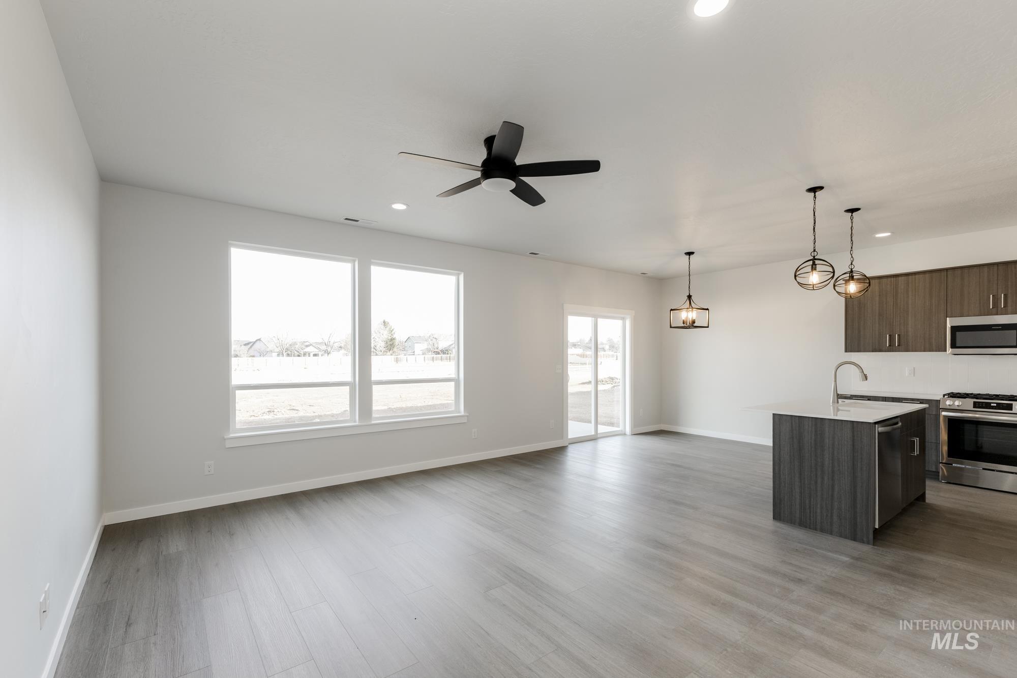 2095 S Summerson Way Property Photo 8