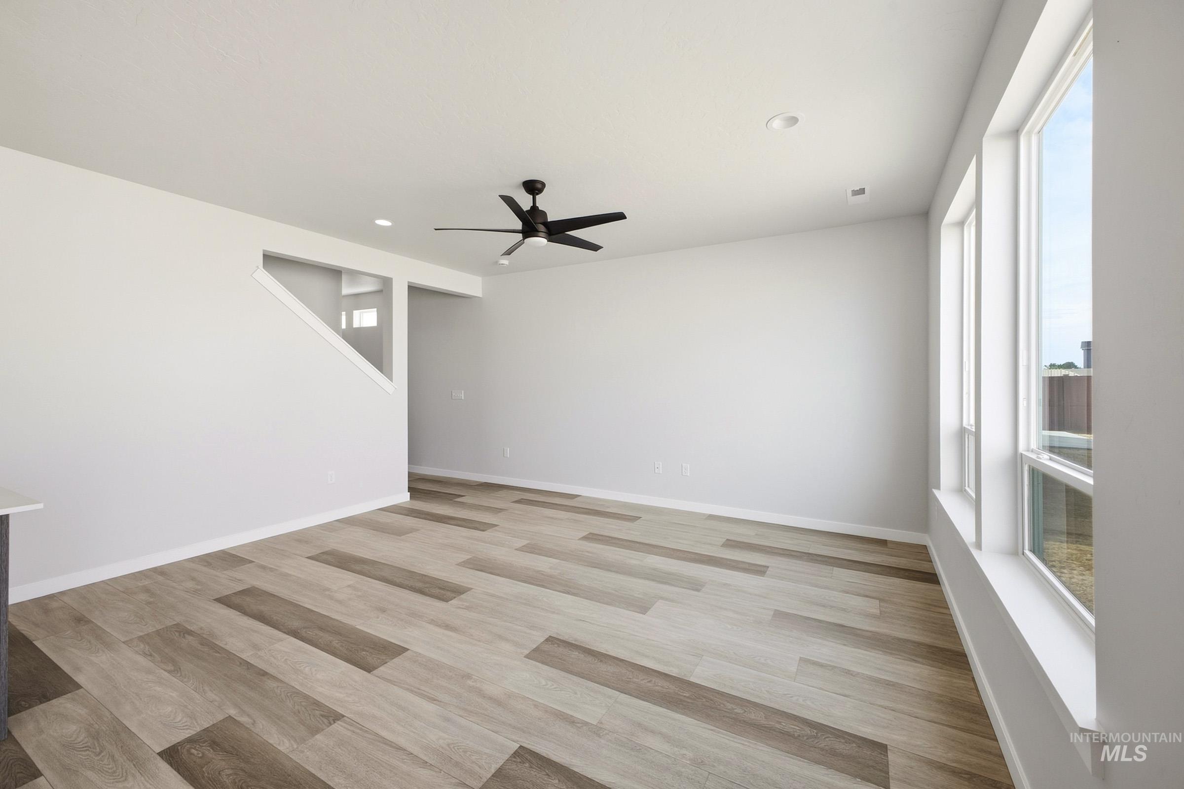 2095 S Summerson Way Property Photo 8