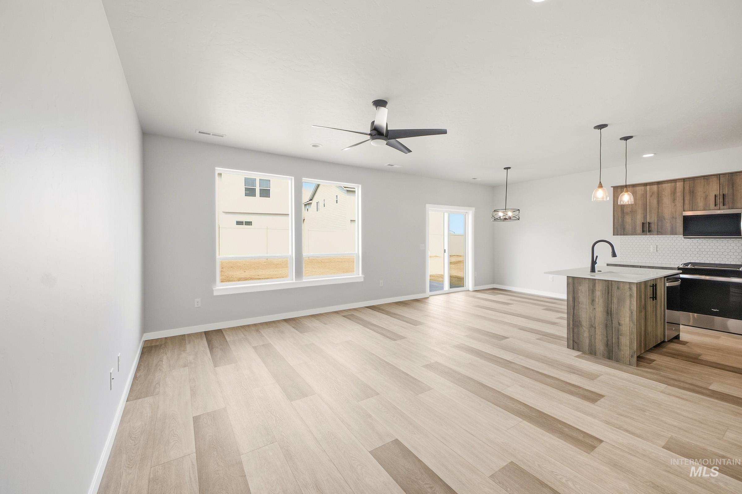 2095 S Summerson Way Property Photo 10