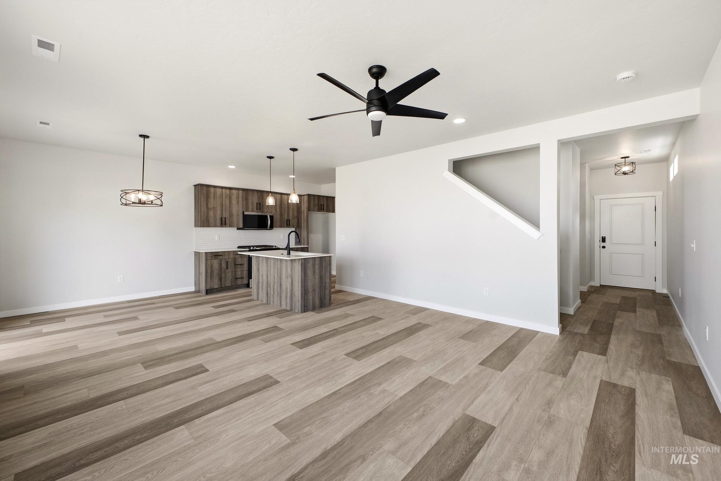 2095 S Summerson Way Property Photo 11