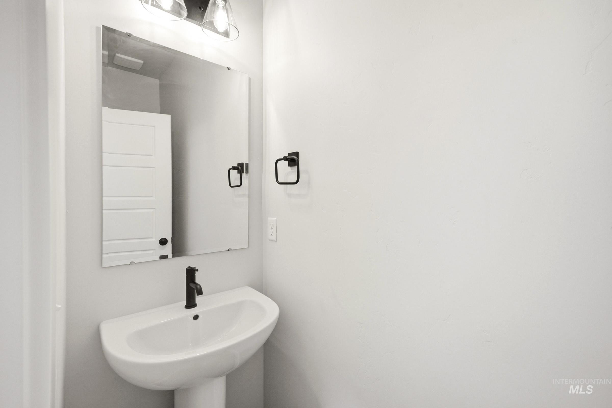 2095 S Summerson Way Property Photo 12