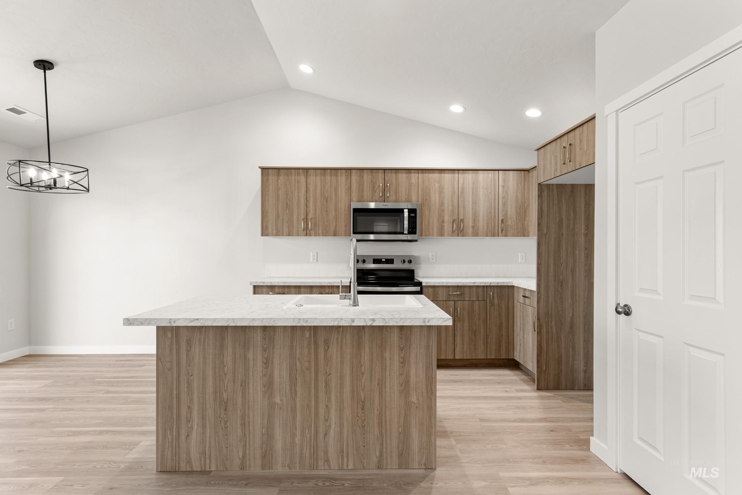 14128 Shiny Spruce St Property Photo 3