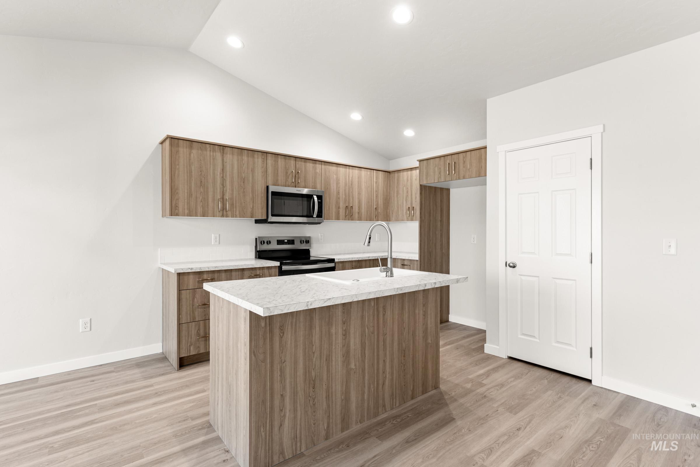 14128 Shiny Spruce St Property Photo 4
