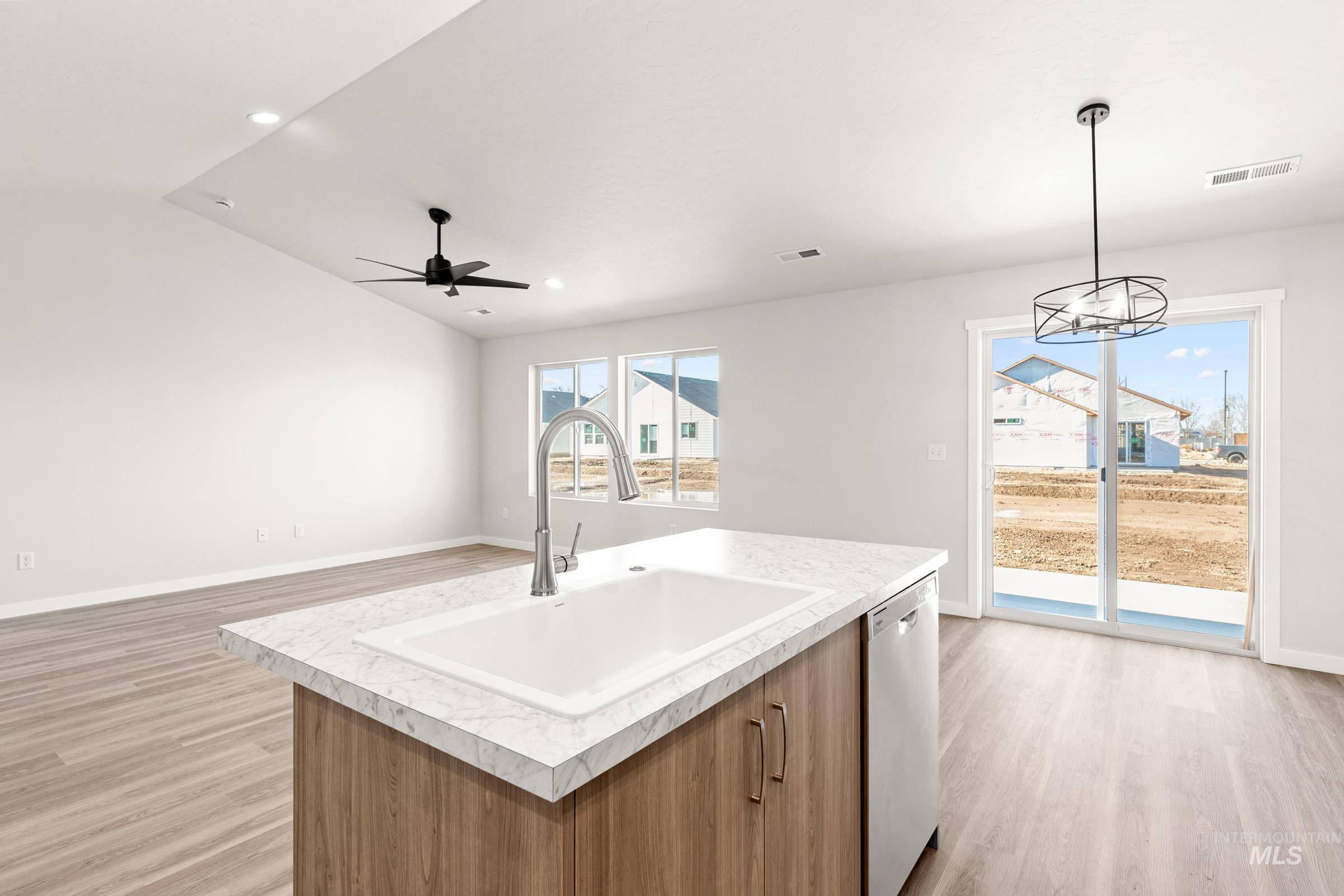 14128 Shiny Spruce St Property Photo 6