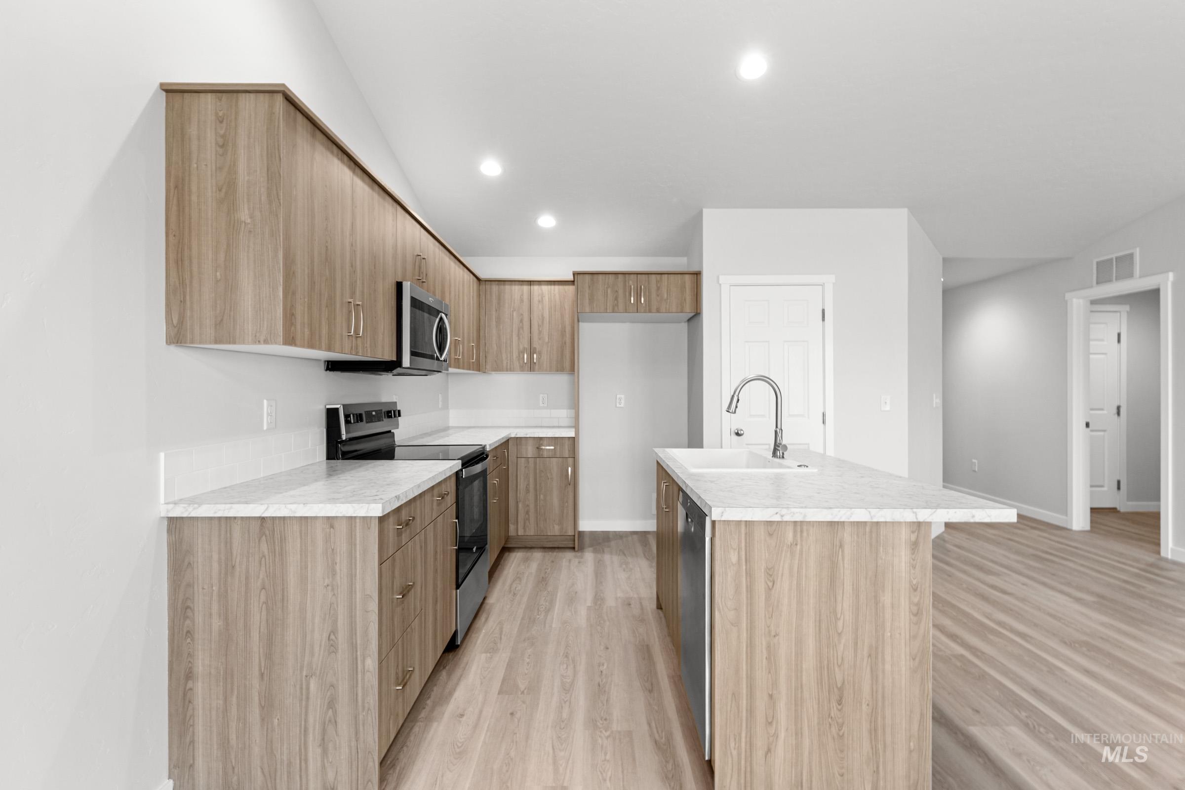 14128 Shiny Spruce St Property Photo 8
