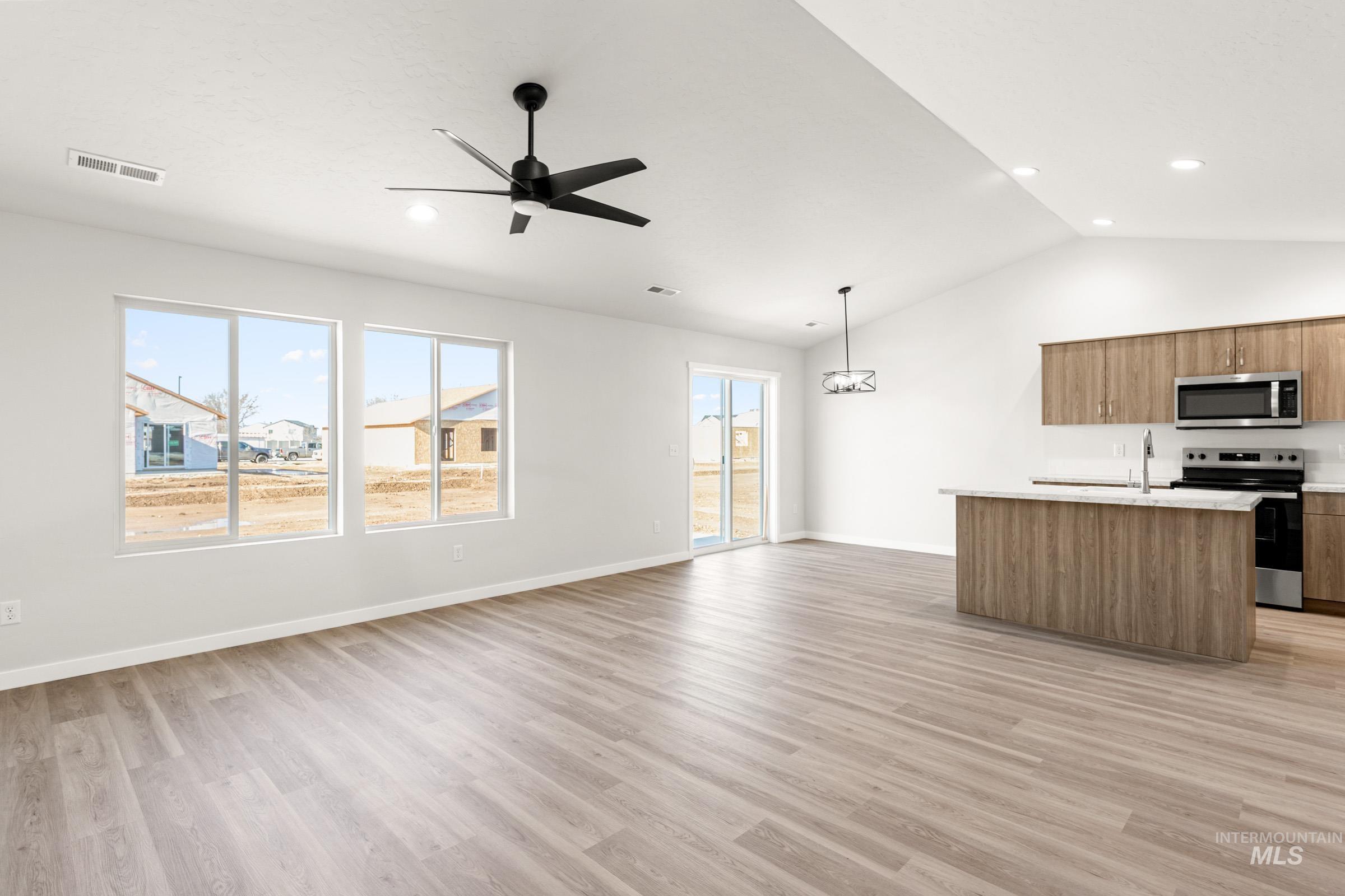 14128 Shiny Spruce St Property Photo 10