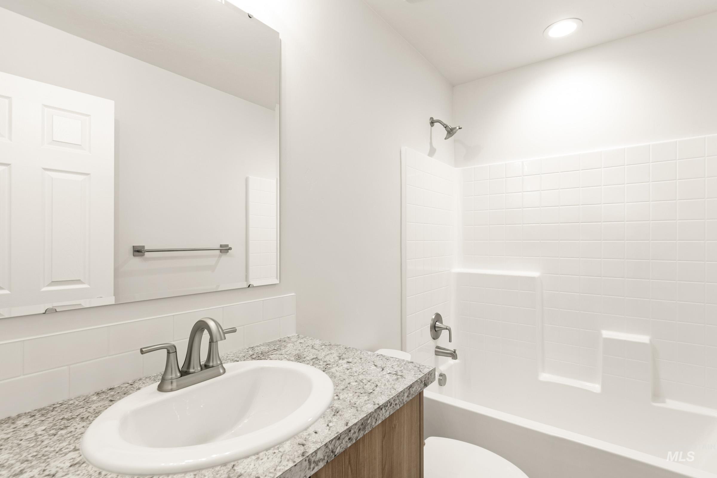 14128 Shiny Spruce St Property Photo 12