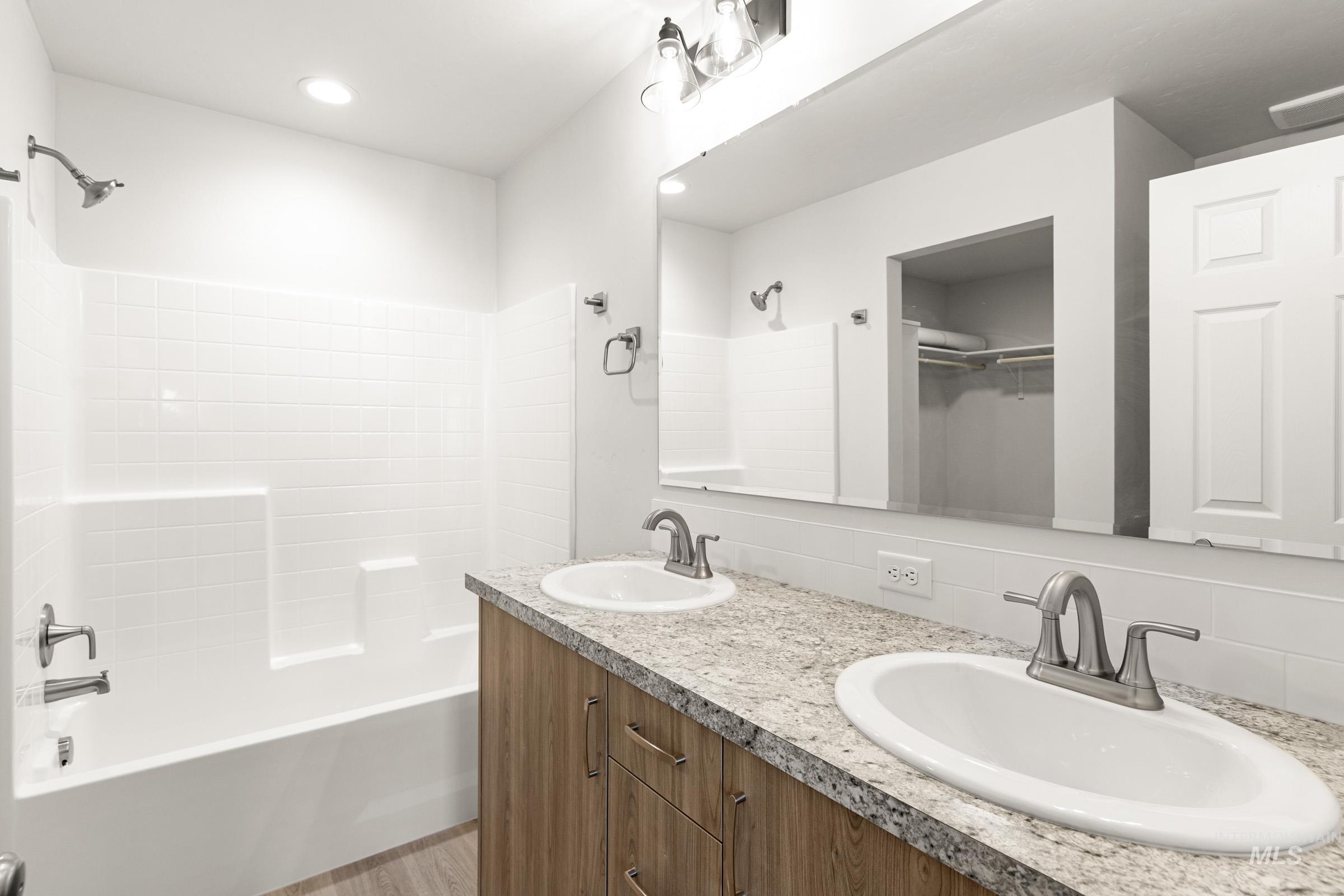 14128 Shiny Spruce St Property Photo 17