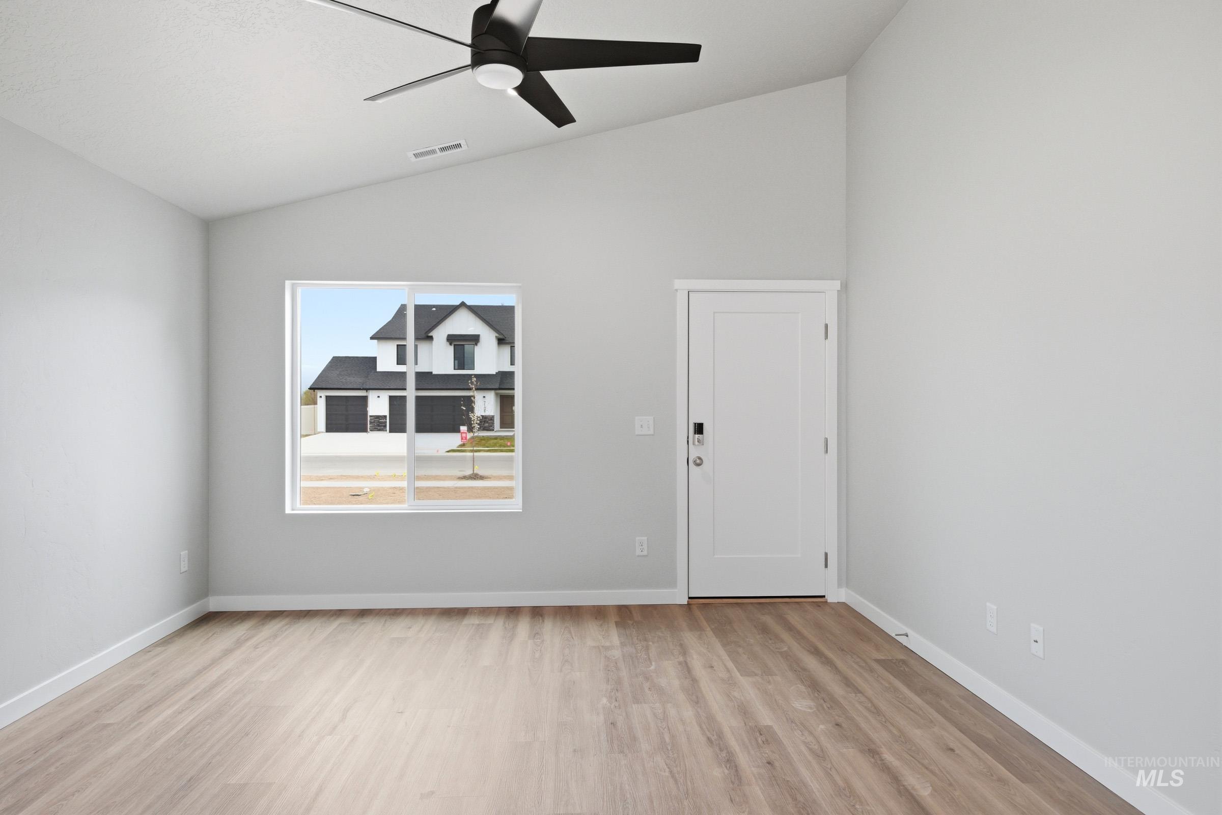 4414 S Amsterdam Ave Property Photo 2