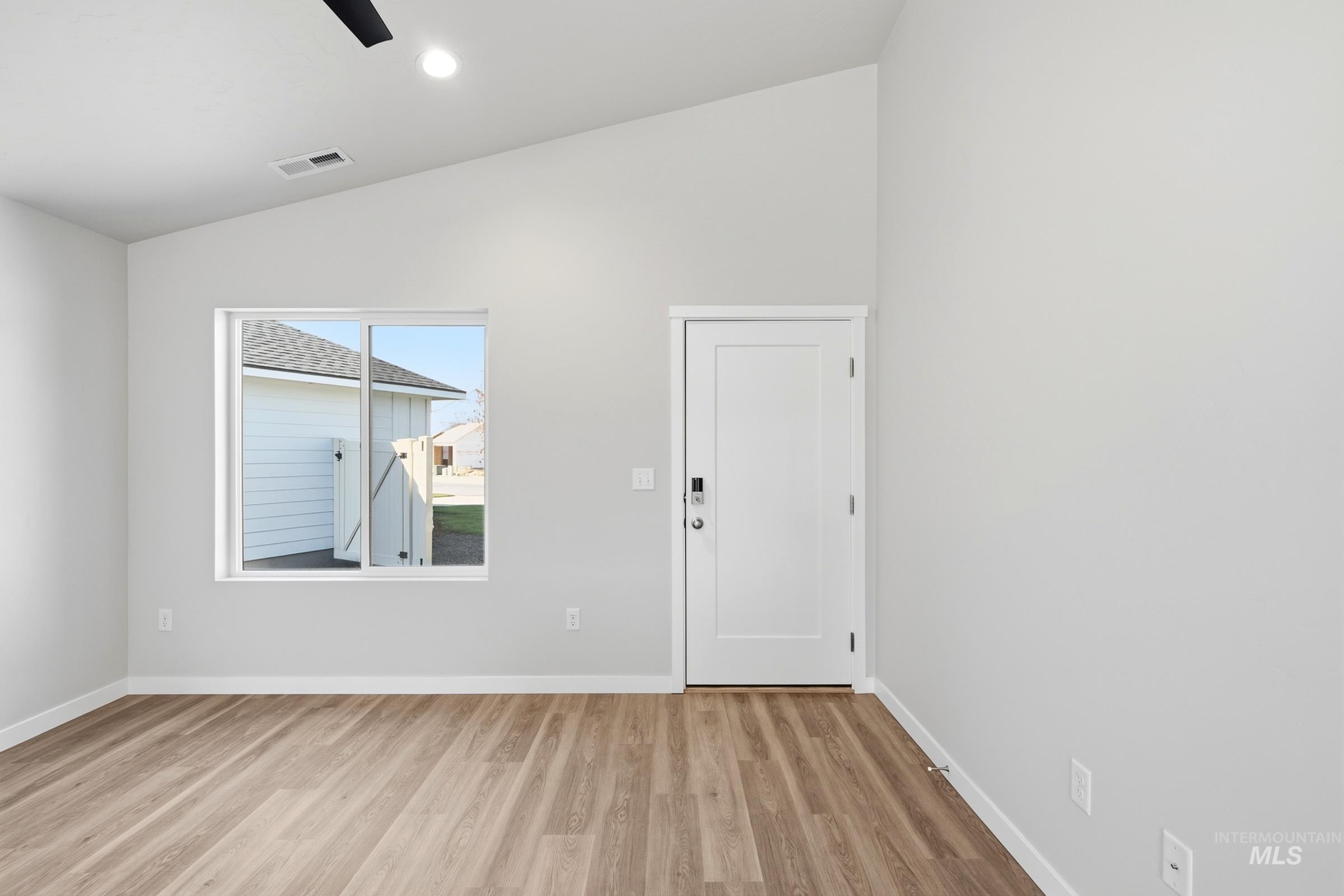 4414 S Amsterdam Ave Property Photo 2