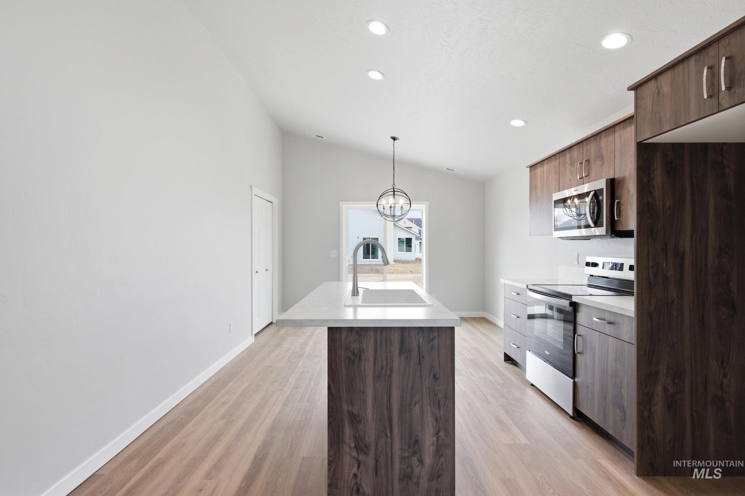 4414 S Amsterdam Ave Property Photo 3
