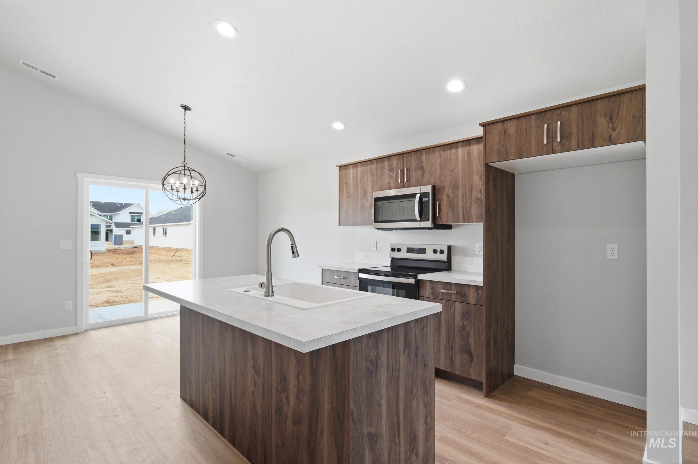 4414 S Amsterdam Ave Property Photo 4