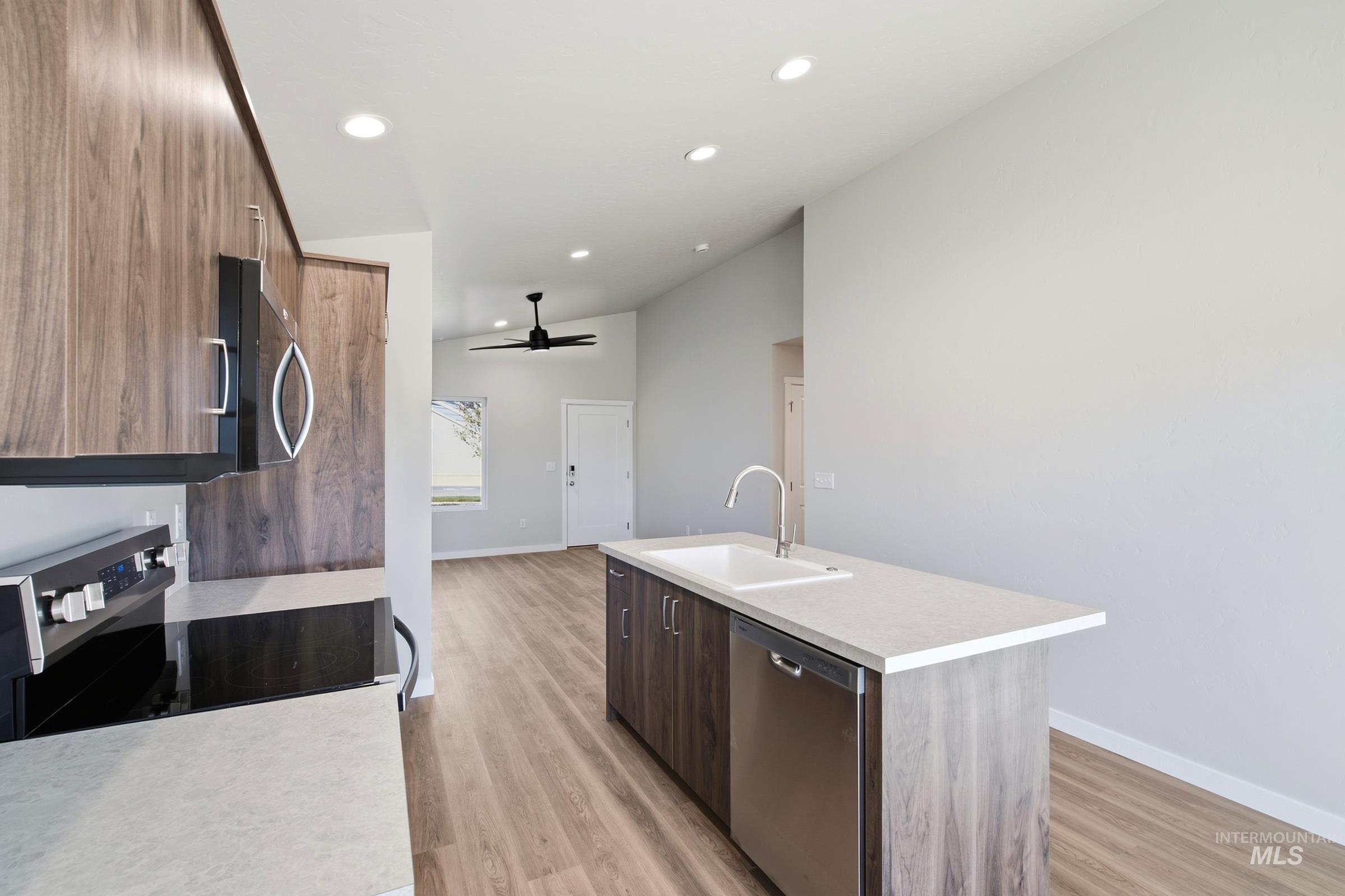 4414 S Amsterdam Ave Property Photo 4