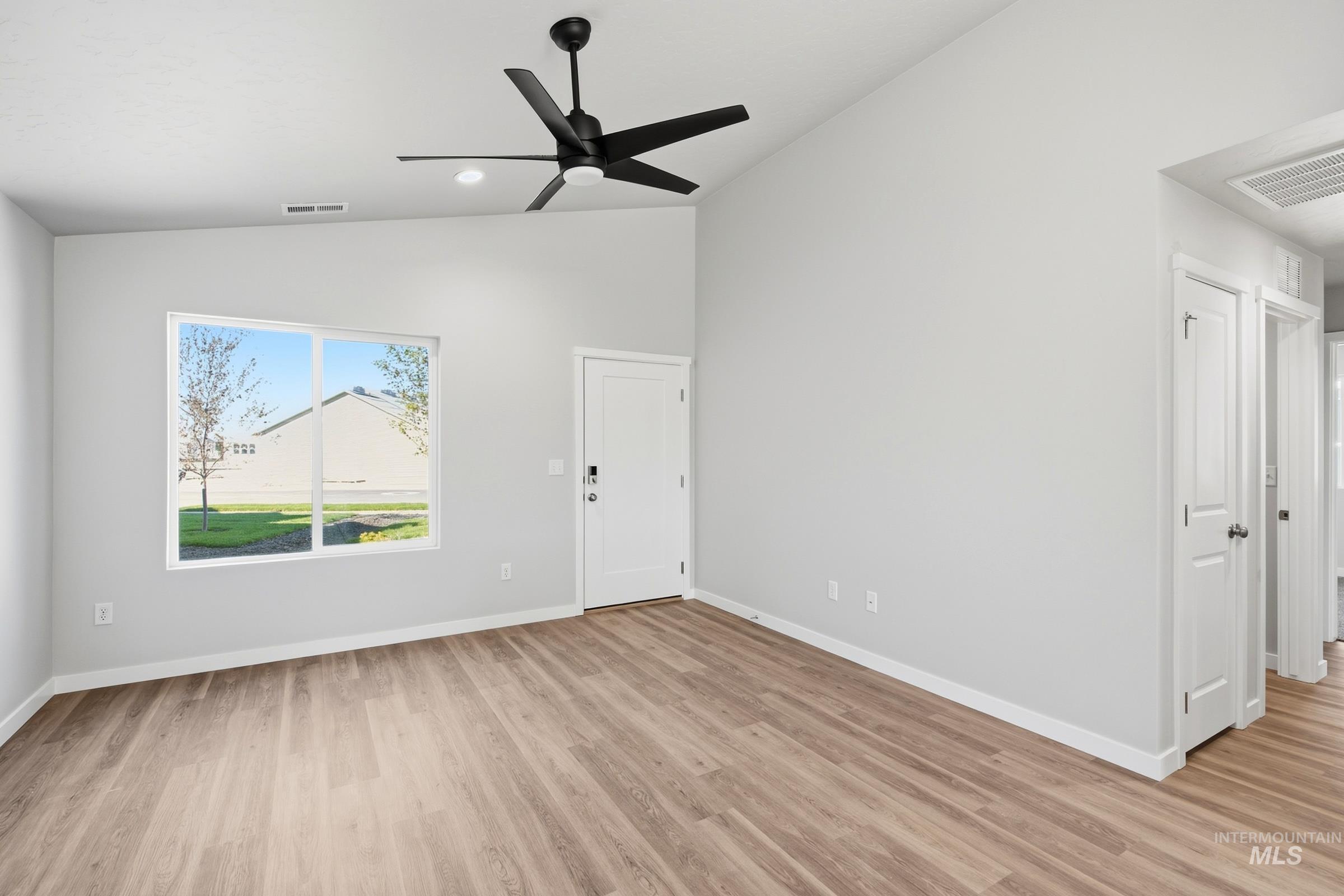 4414 S Amsterdam Ave Property Photo 5