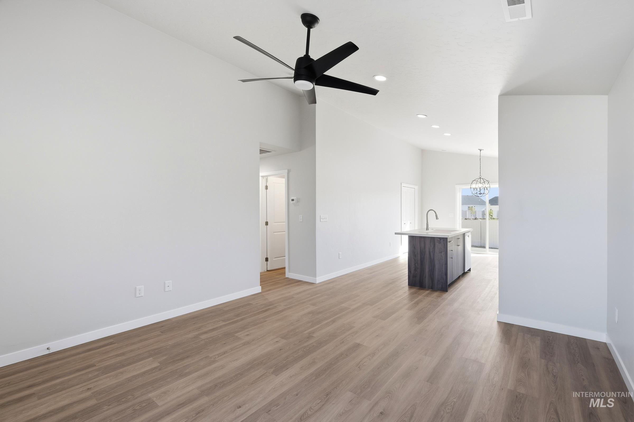 4414 S Amsterdam Ave Property Photo 6
