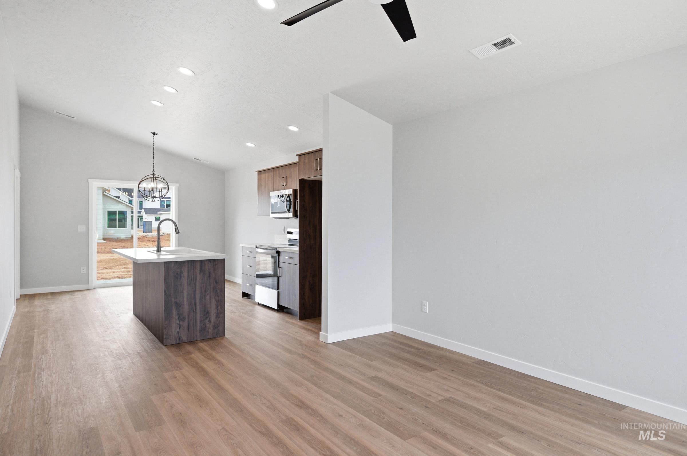 4414 S Amsterdam Ave Property Photo 8