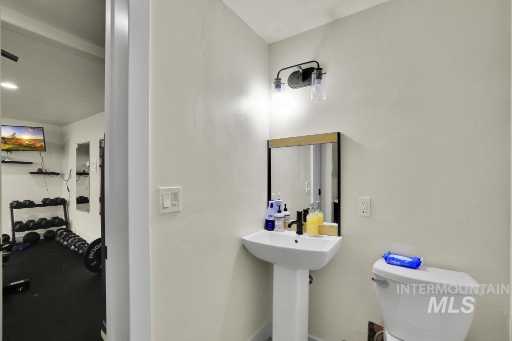 2628 Creekview Ct E. Property Photo 34
