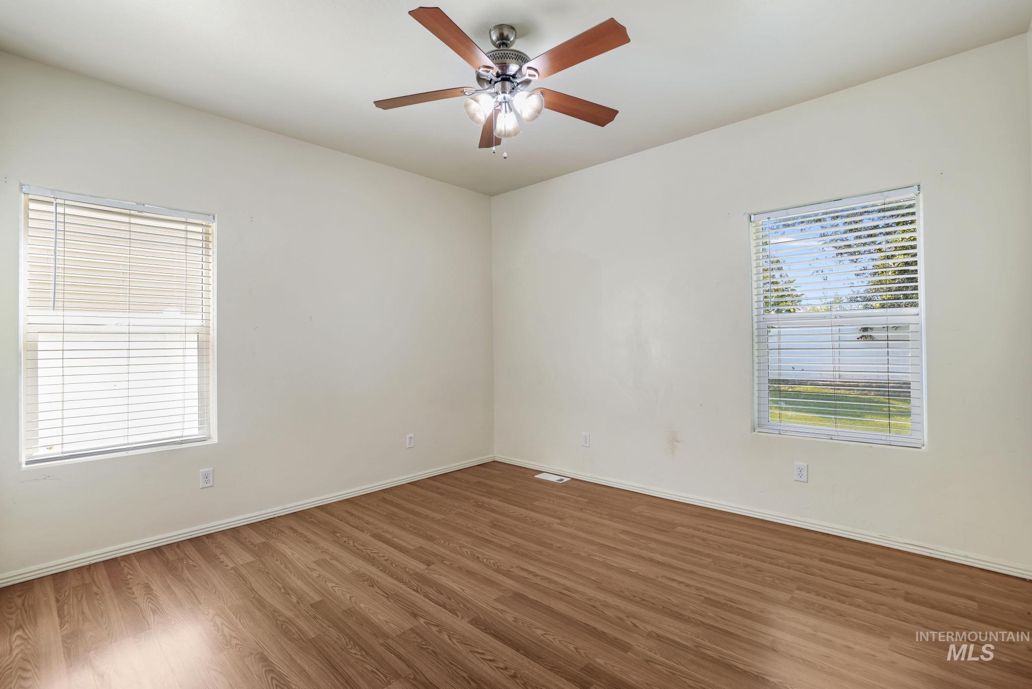 786 Parkwood Dr. Property Photo 6