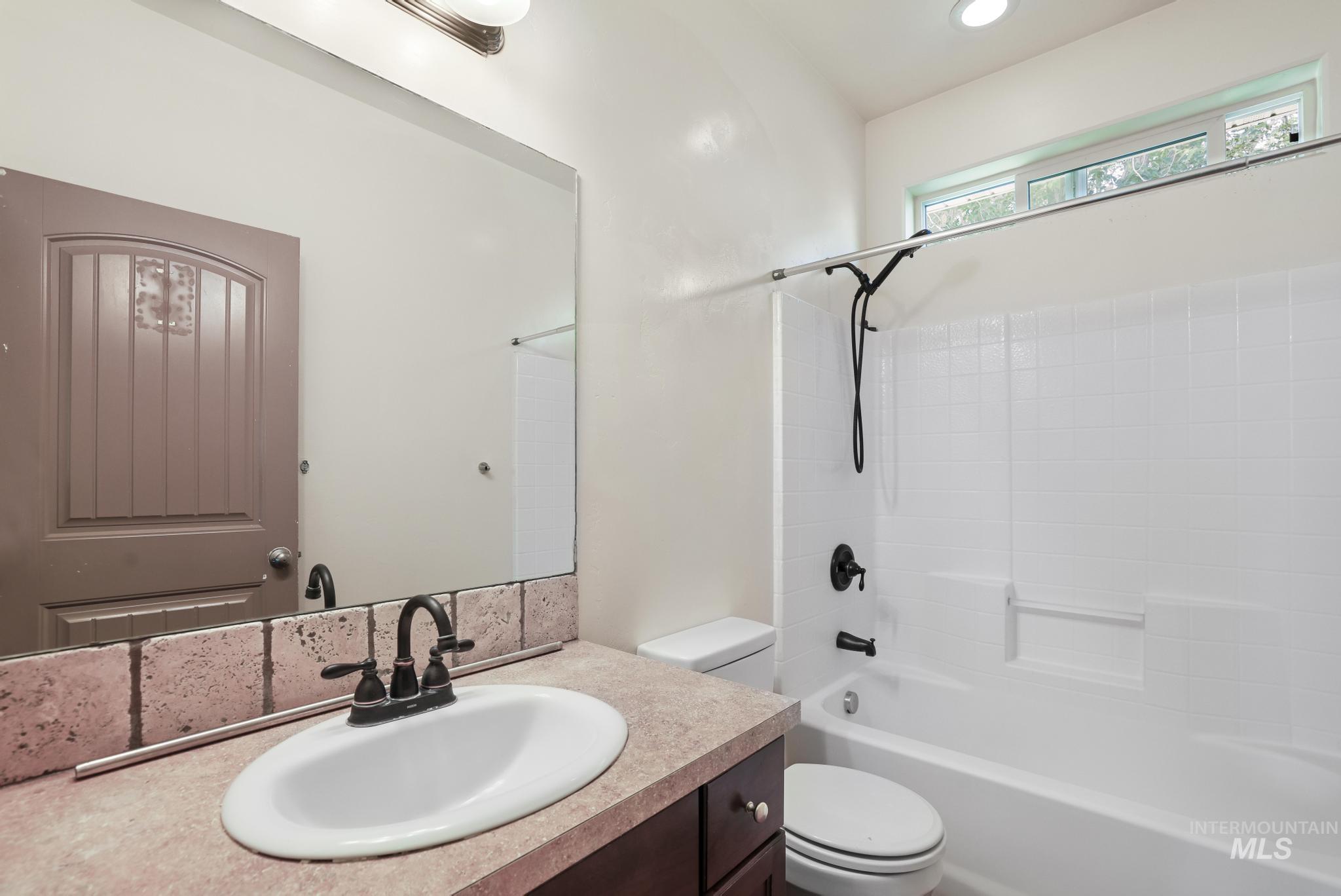 786 Parkwood Dr. Property Photo 18