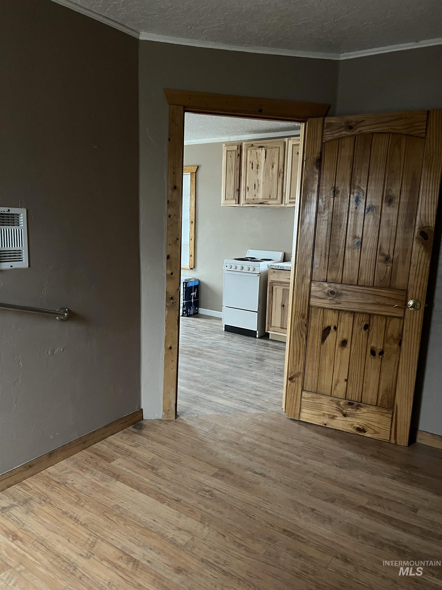 216 7th Ave W Property Photo 4