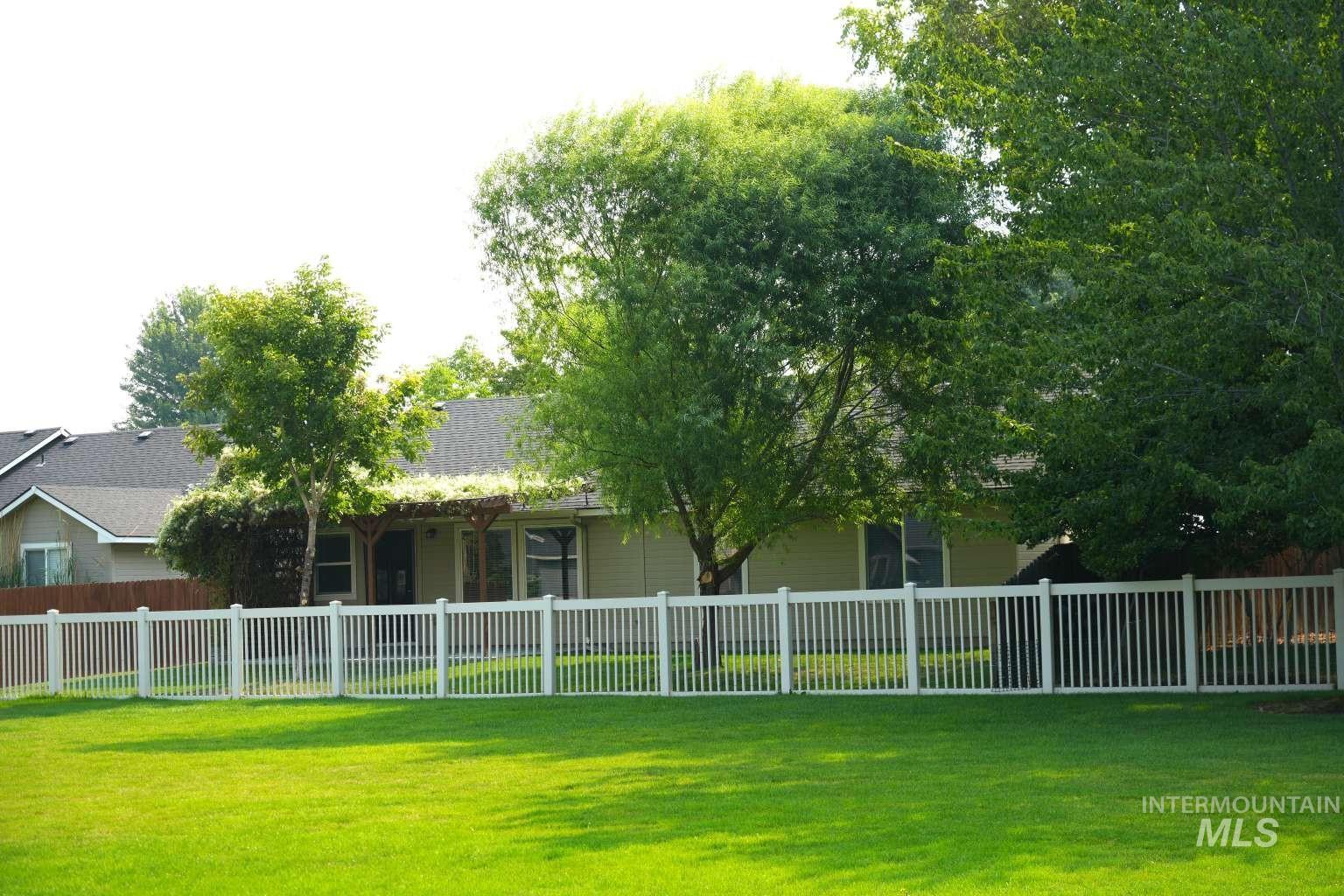 907 S Sockeye Way Property Photo 3