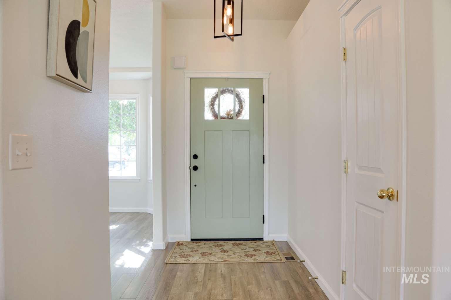 907 S Sockeye Way Property Photo 3