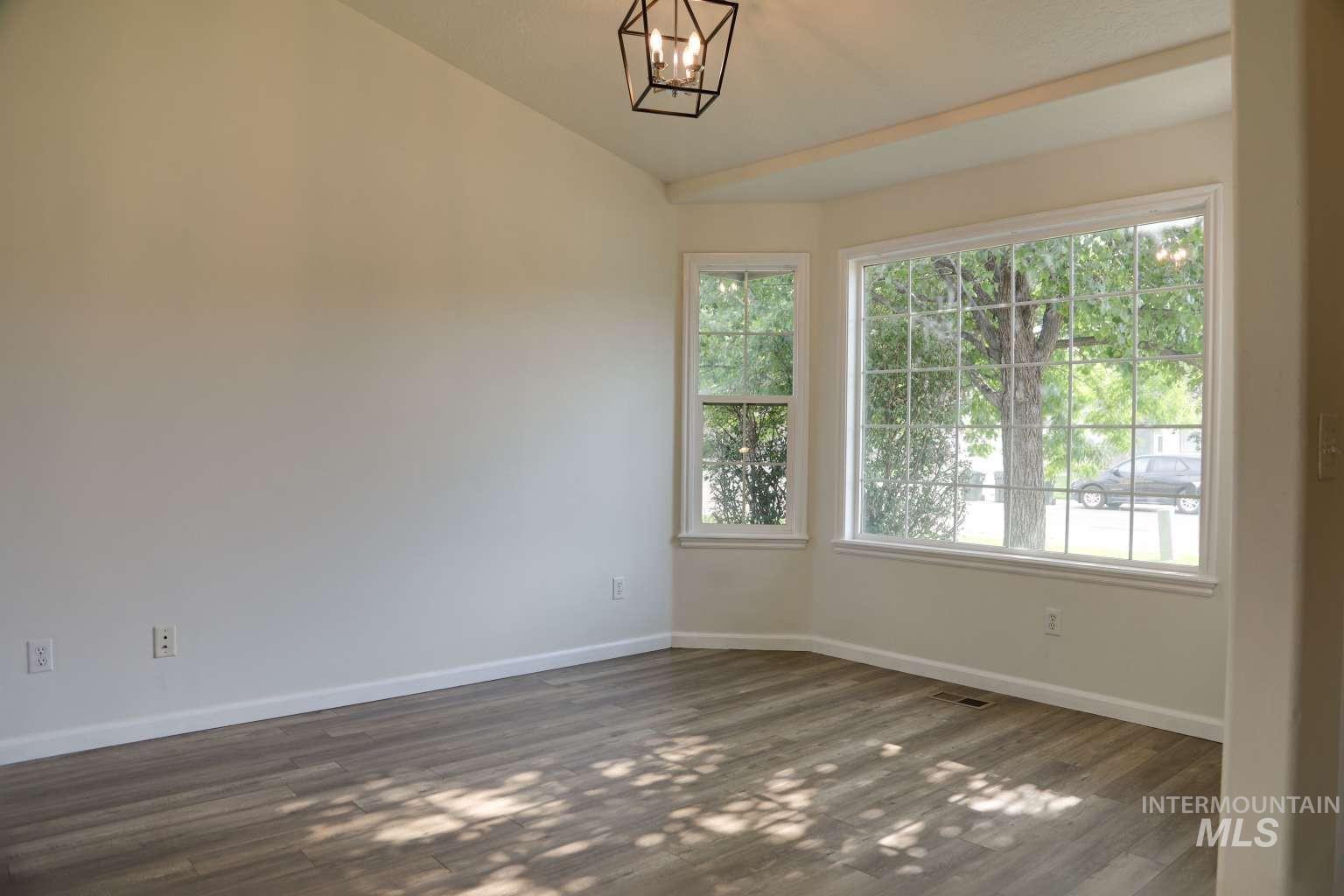 907 S Sockeye Way Property Photo 4
