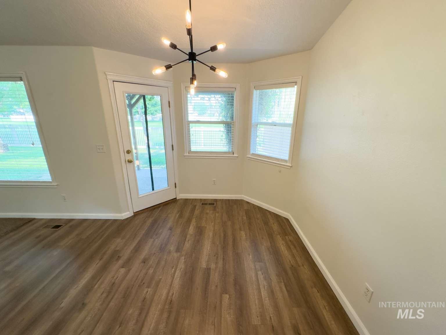 907 S Sockeye Way Property Photo 9