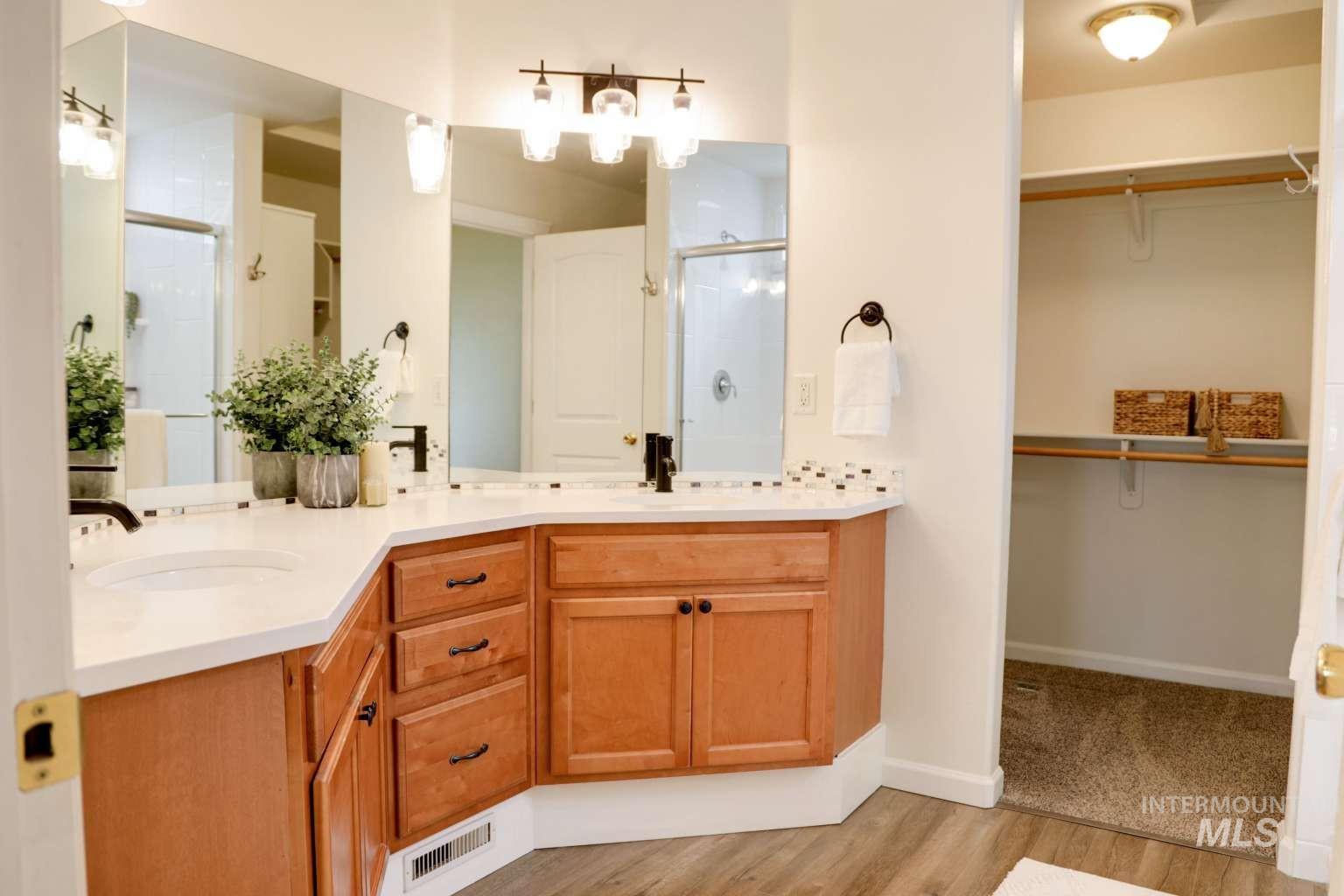 907 S Sockeye Way Property Photo 11