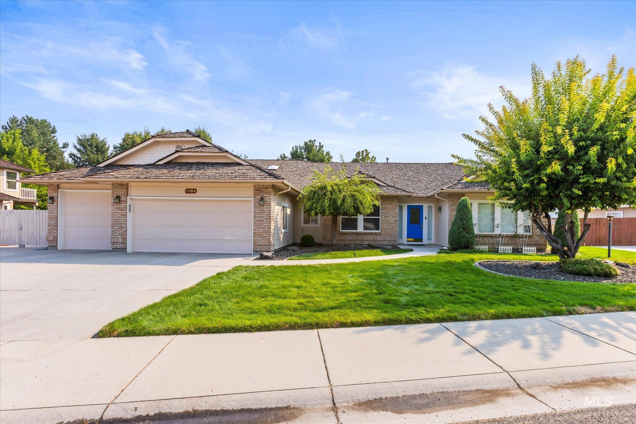 1098 E Cayman Dr. Property Photo 1
