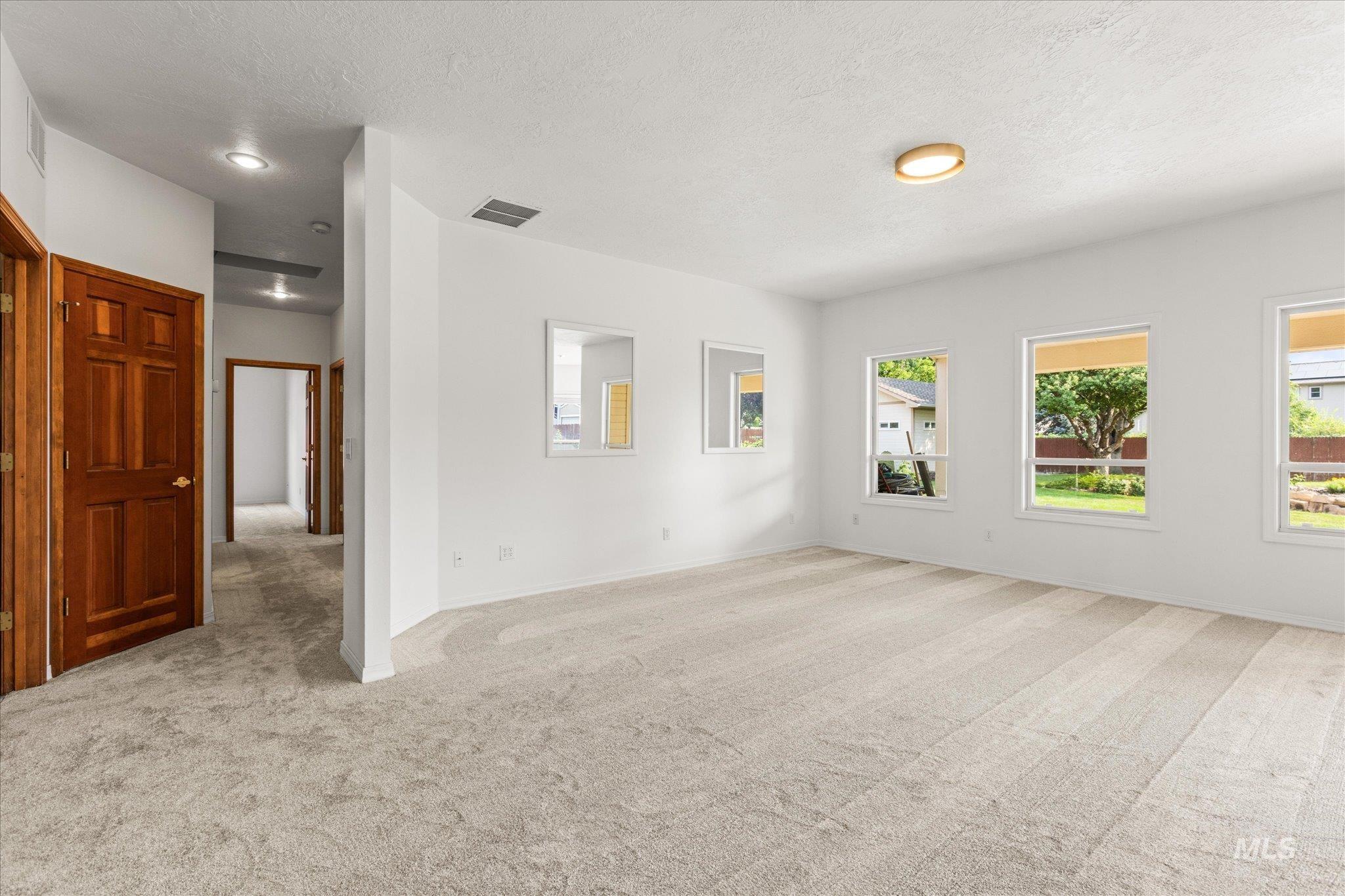 1098 E Cayman Dr. Property Photo 6