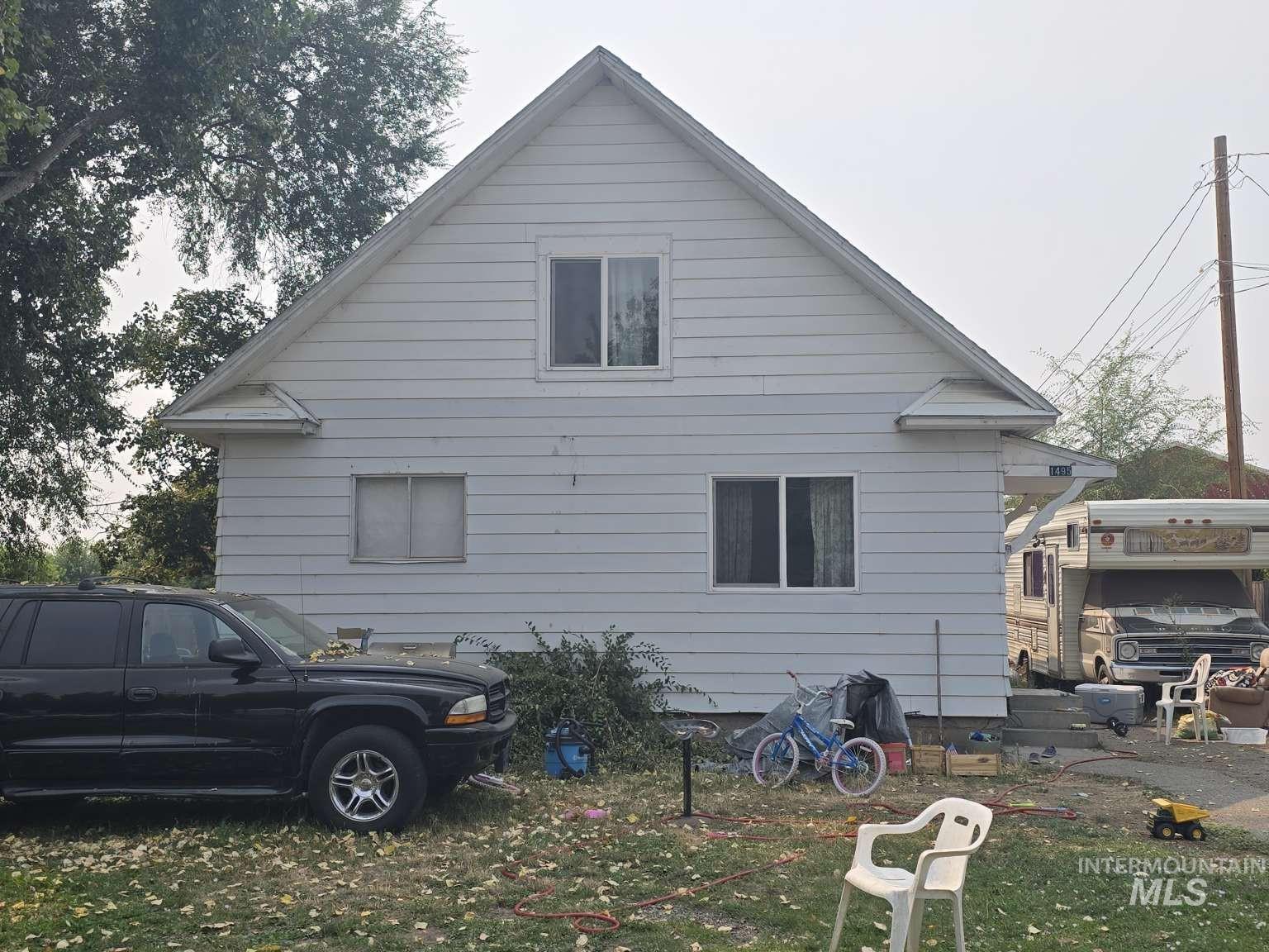 1495 W 7th St Property Photo 1