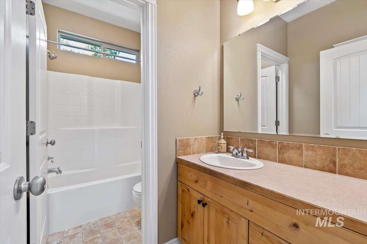 1864 E Meadow Creek Dr Property Photo 20