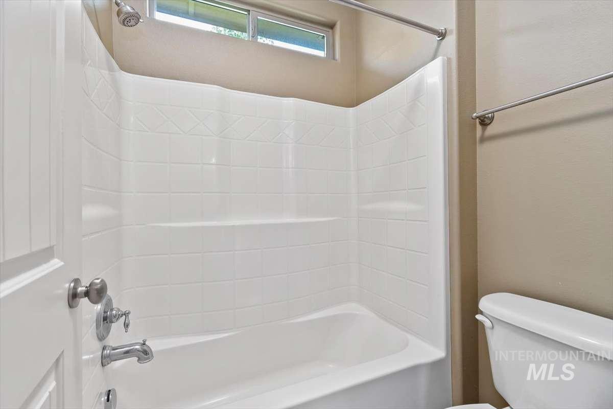 1864 E Meadow Creek Dr Property Photo 21