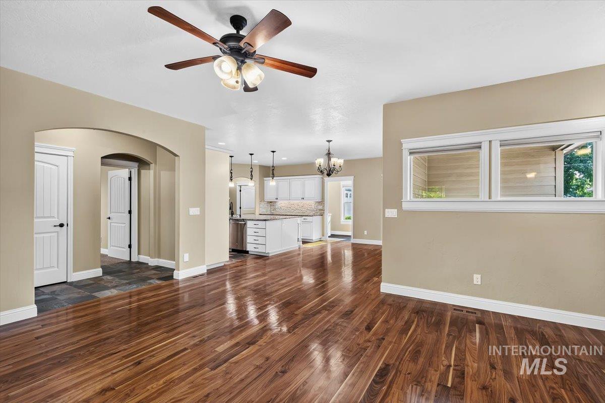654 S Whisperwood Way Property Photo 10