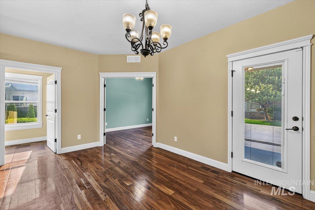 654 S Whisperwood Way Property Photo 11