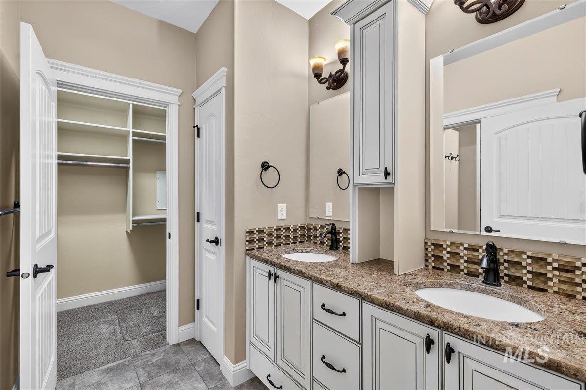 654 S Whisperwood Way Property Photo 18