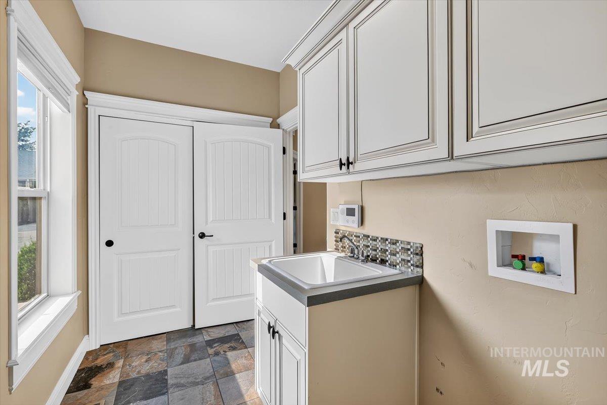 654 S Whisperwood Way Property Photo 23