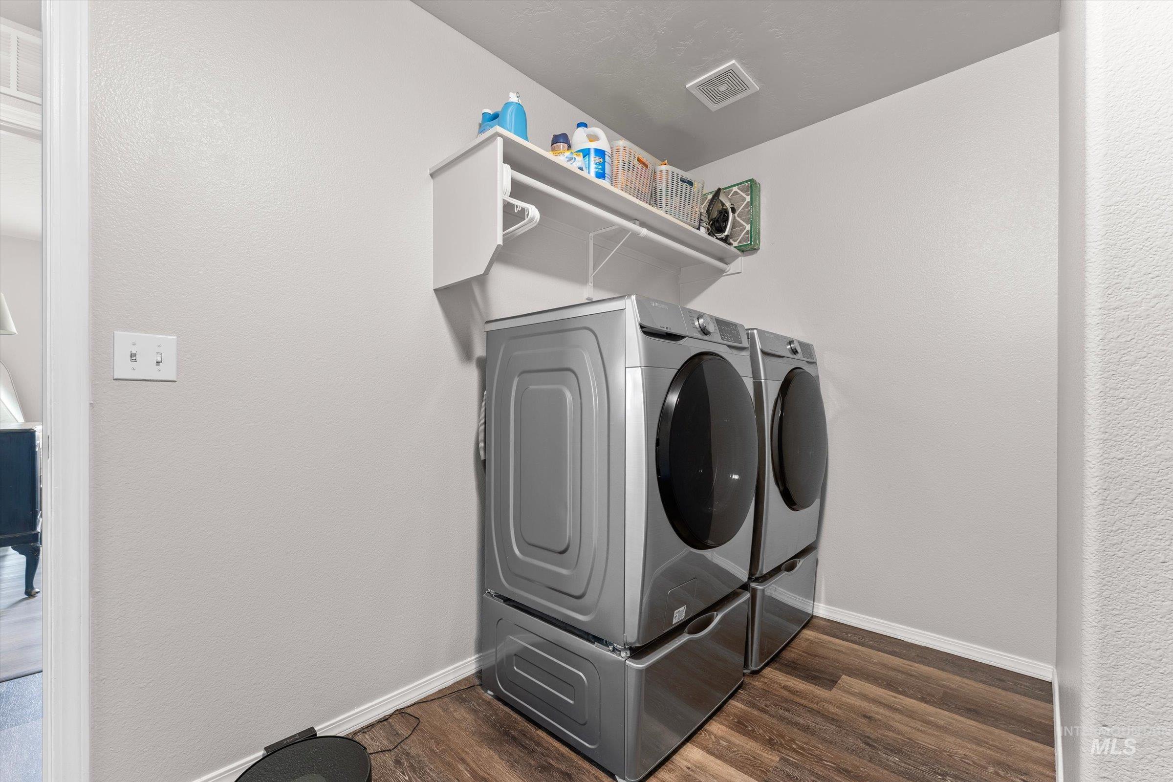 675 Sw Nugget St Property Photo 17
