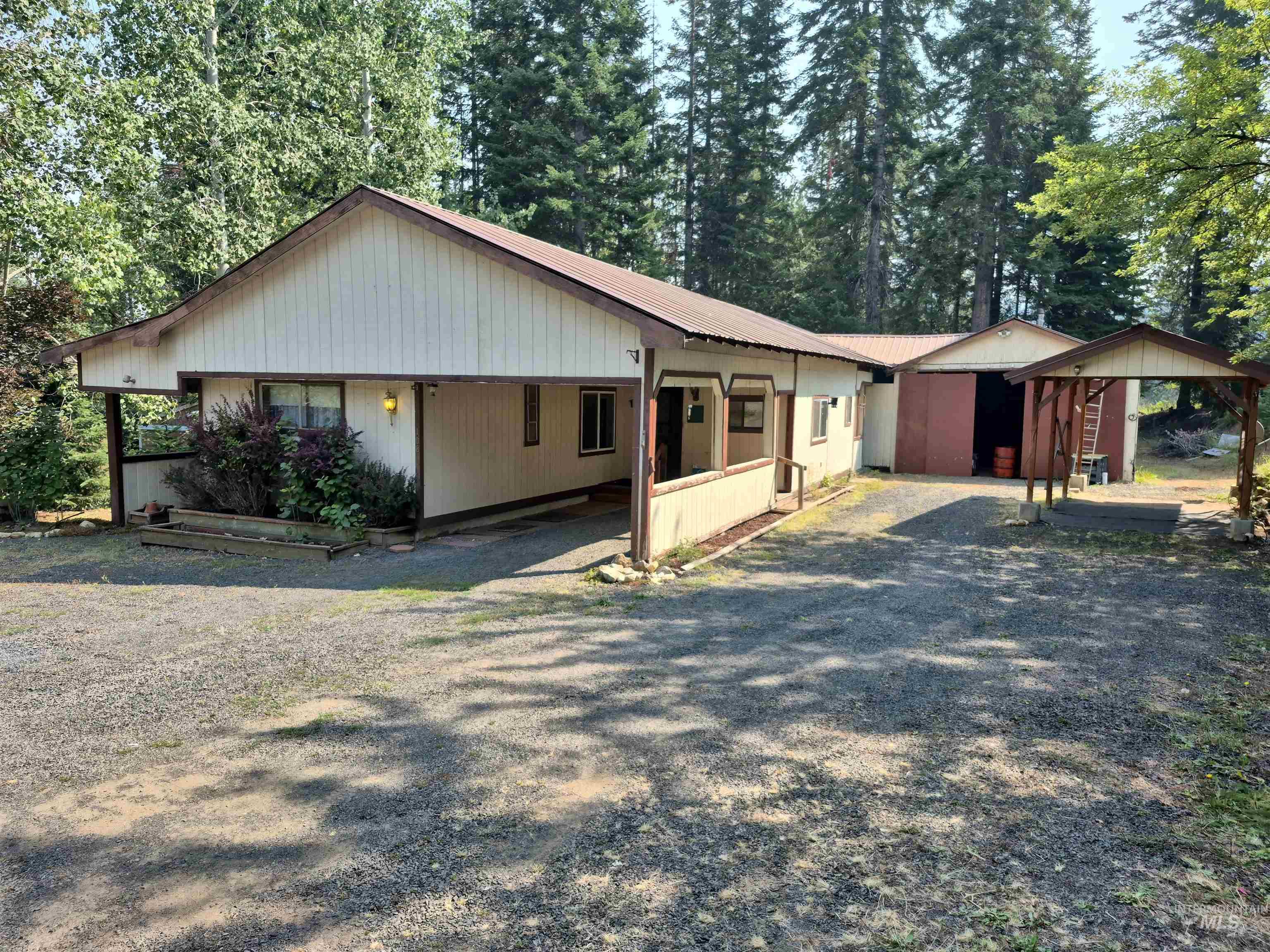 108 Cottonwood Ave Property Photo 1