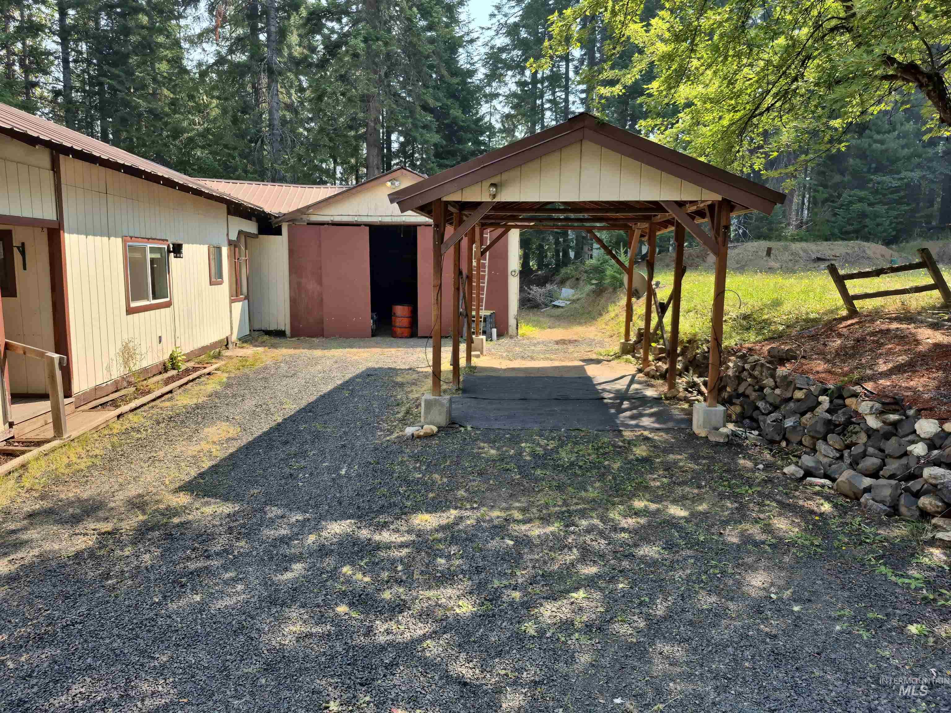 108 Cottonwood Ave Property Photo 4