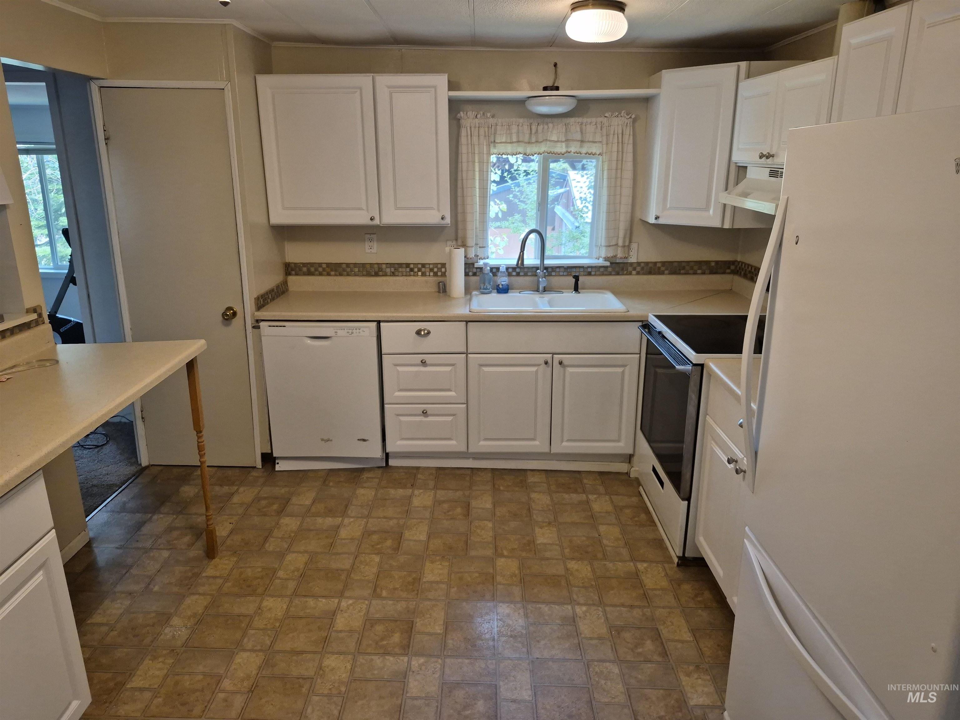 108 Cottonwood Ave Property Photo 8