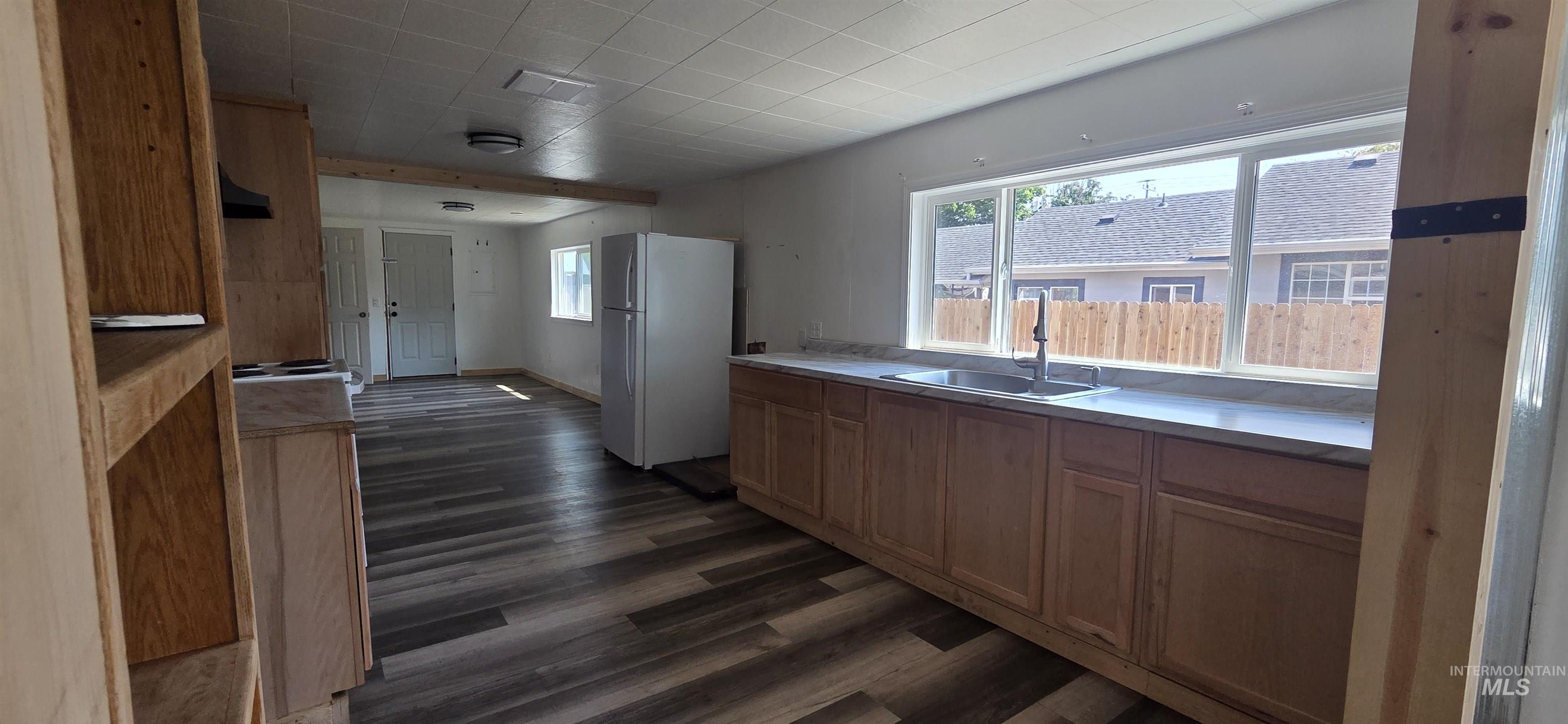 729 4th Property Photo 3